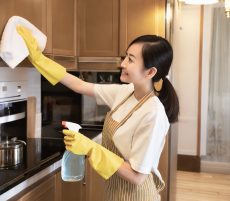 part-time-helper-cleaning-kitchen part-time-helper-cleaning-kitchen